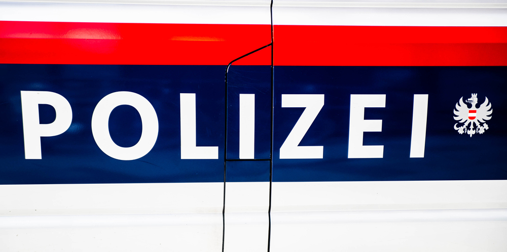 Salzburg: Mit Klebeband auf Beutezug – Paar fischt Geld aus 