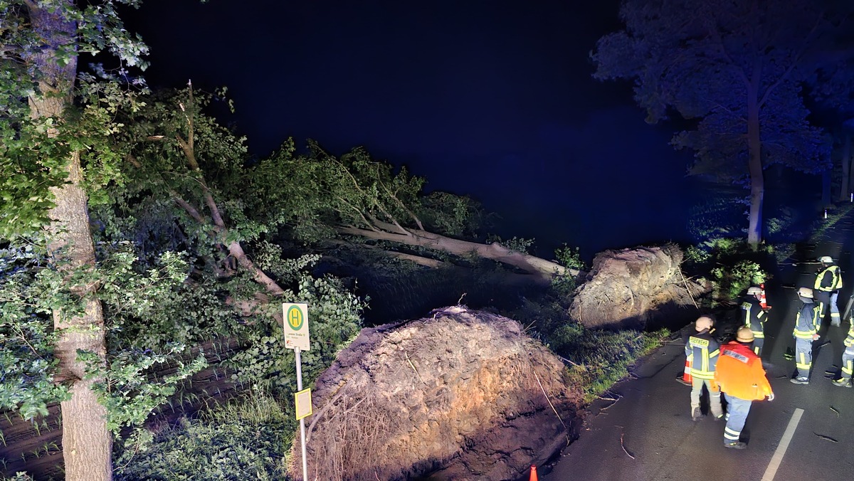 Schiffdorf-Niedersachsen-Unwetter-sorgt-f-r-mehrere-Feuerwehreins-tze-in-der-Nacht