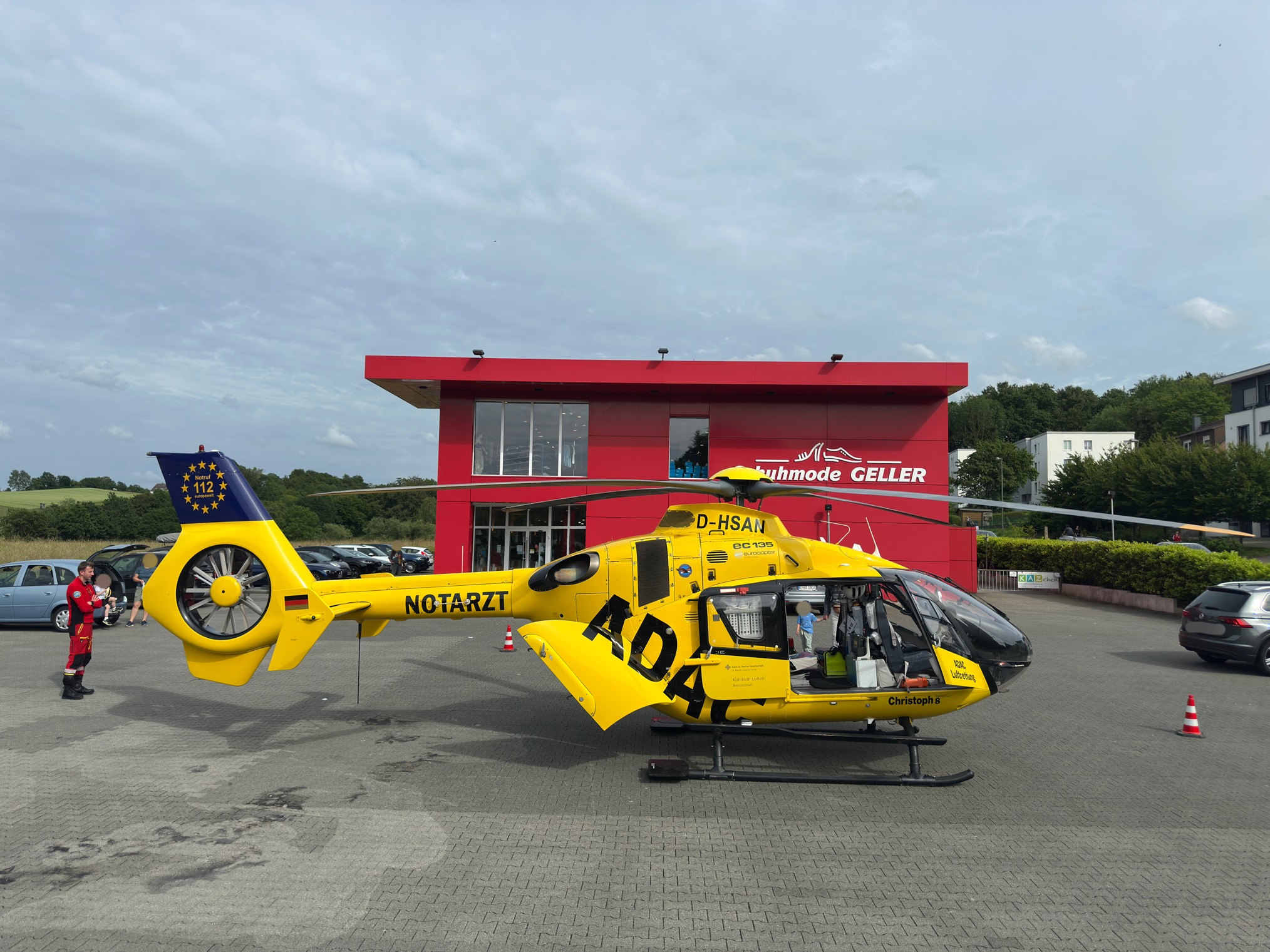 Sprockhövel, NRW: Rettungshubschrauber nach Unfall im Wohnum