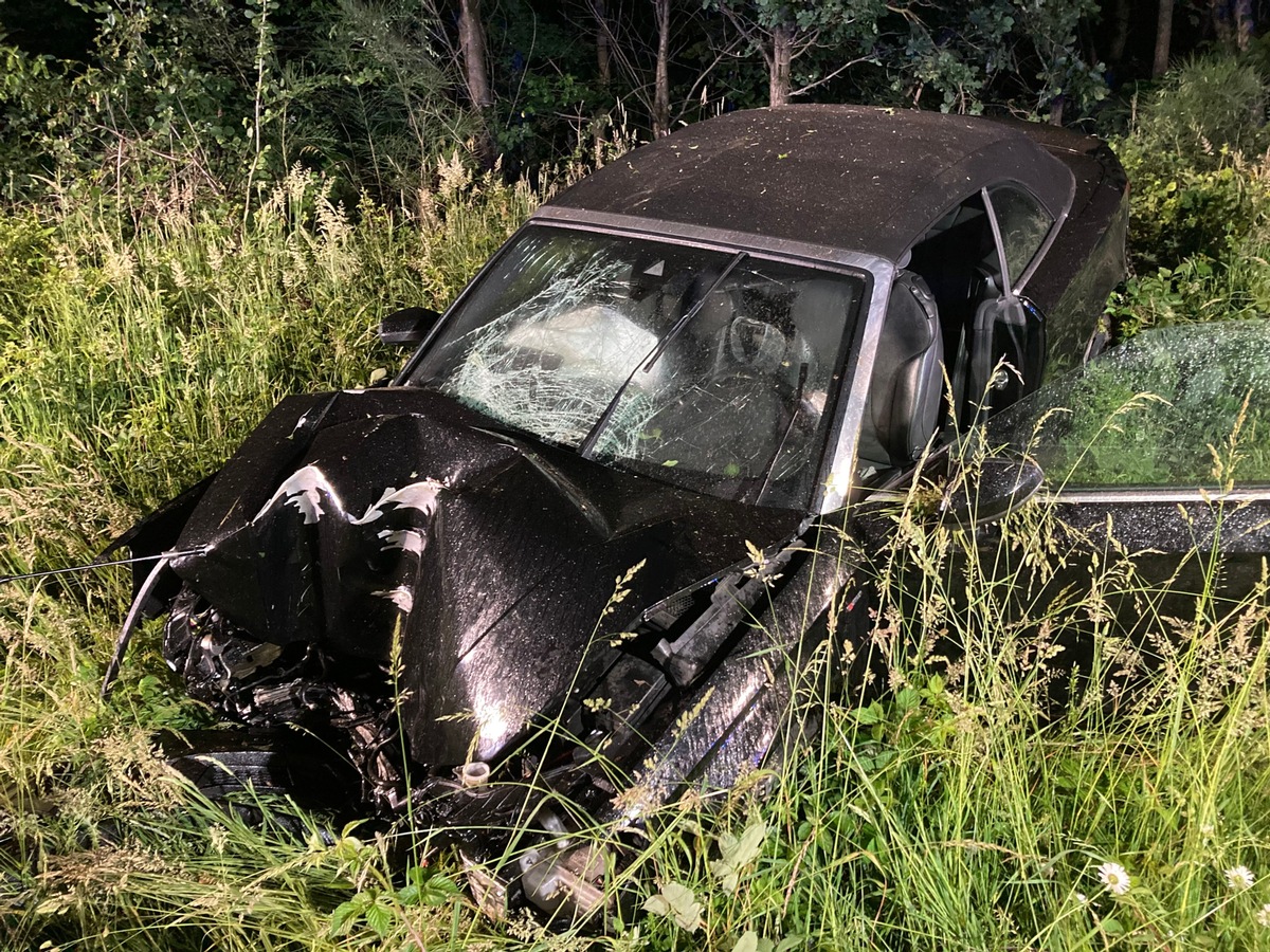 Bergisch Gladbach, NRW: Auto überschlägt sich auf A4 – Fahrer lebensgefährlich verletzt