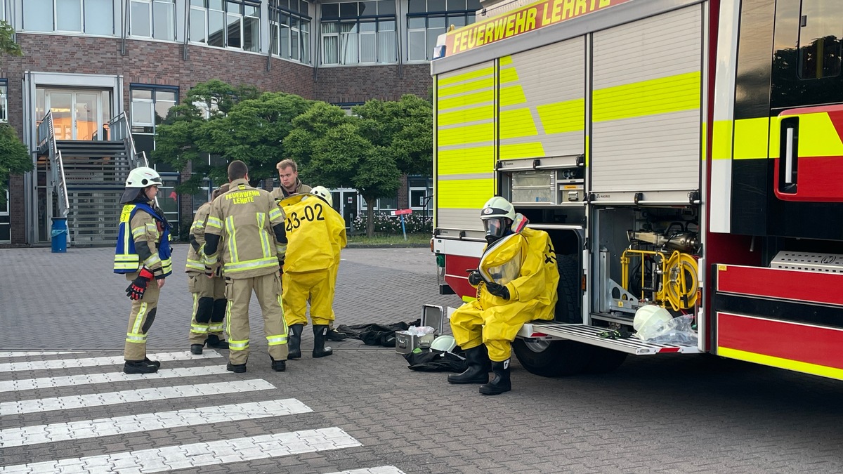 Lehrte, Niedersachsen: 110 Einsatzkräfte kämpfen g