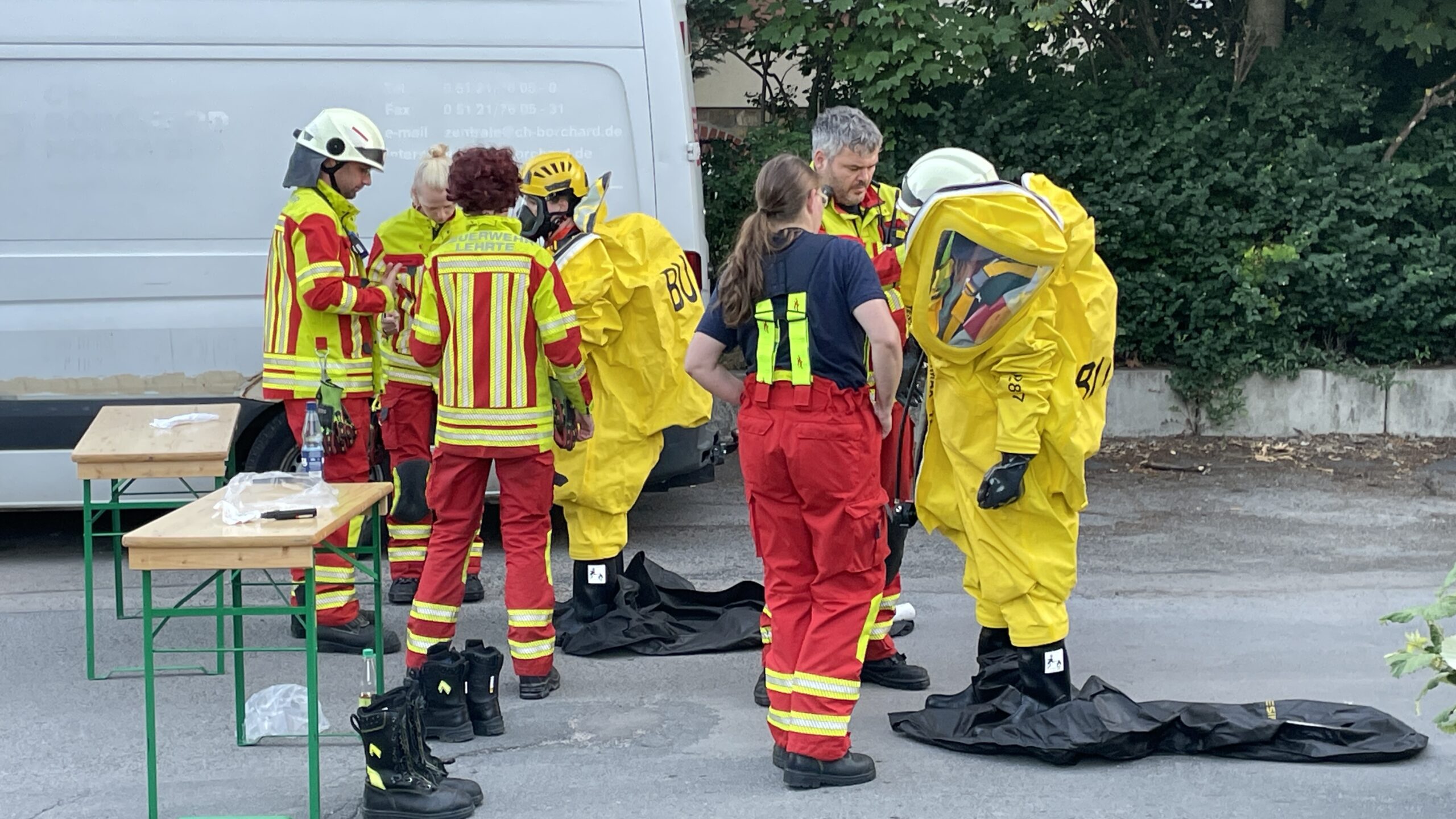 Lehrte-NI-Gefahrstoff-tritt-aus-Kesselwagen-aus-120-Einsatzkr-fte-im-Gro-einsatz