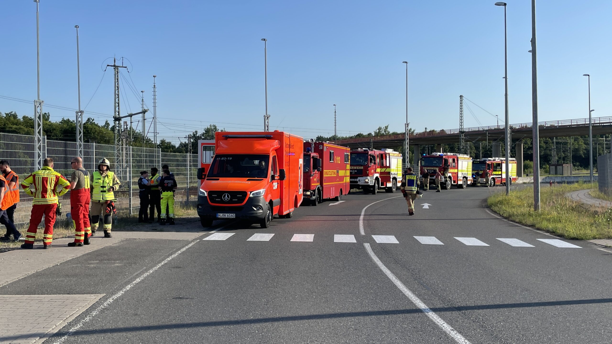 Lehrte-NDS-E-Lok-qualmt-im-Gleisbereich-Feuerwehr-nach-Einsatzserie-erneut-gefordert