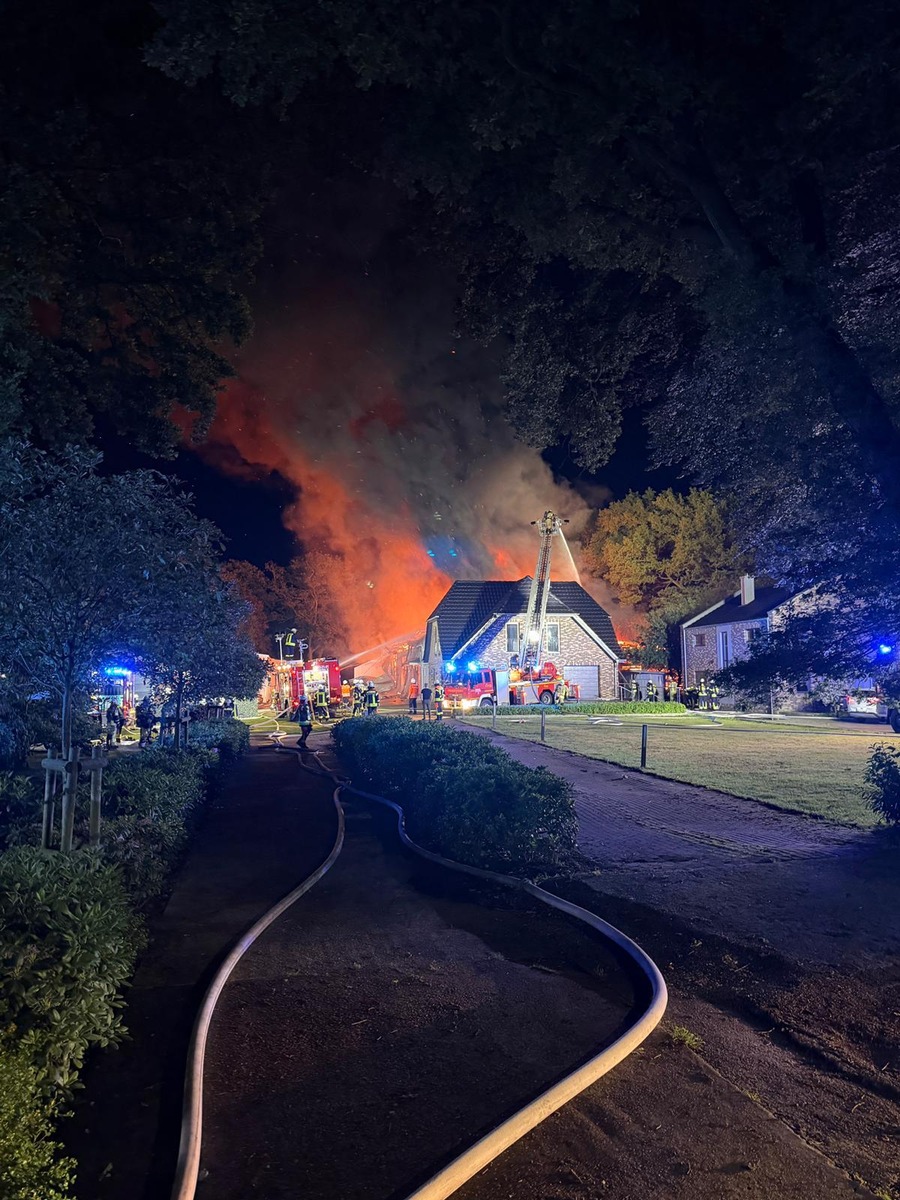 Bremervörde, Niedersachsen: Werkstattbrand verursacht stunde