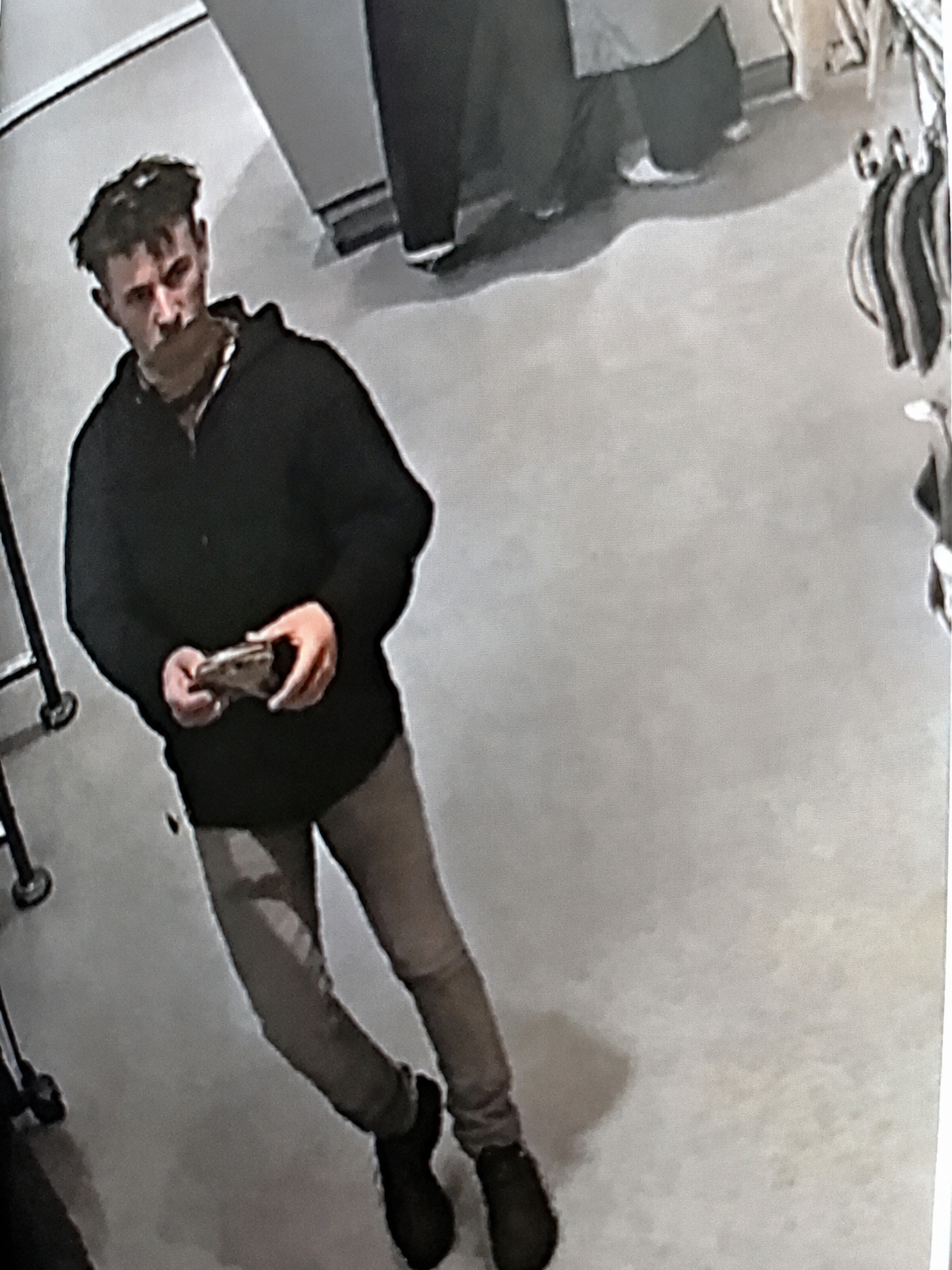 Burbach-SL-71-J-hriger-beraubt-und-zu-Fall-gebracht-wer-kennt-diesen-Mann-