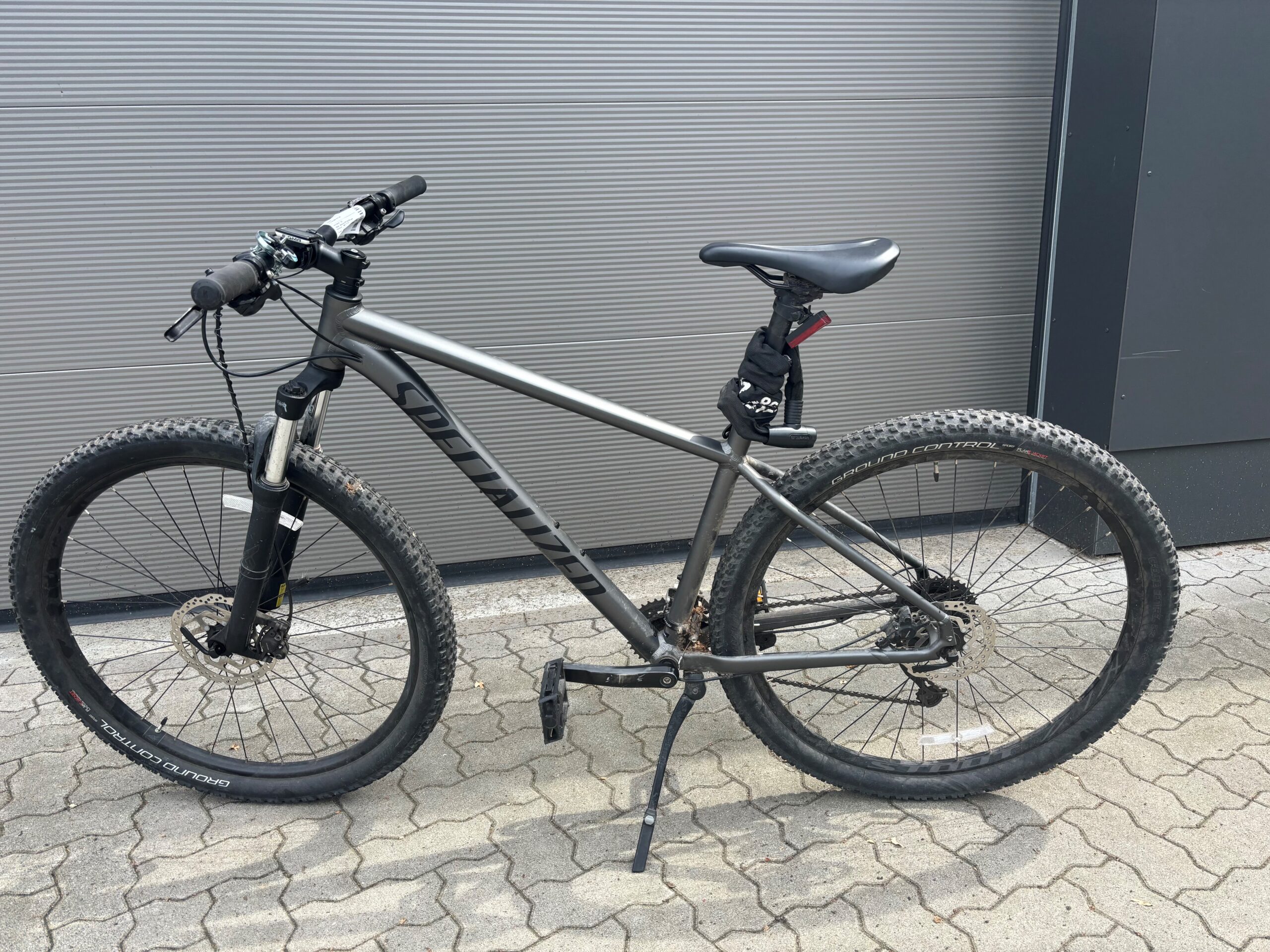 Uelzen, NI: Polizei stellt hochwertiges Mountainbike sicher und sucht Besitzer
