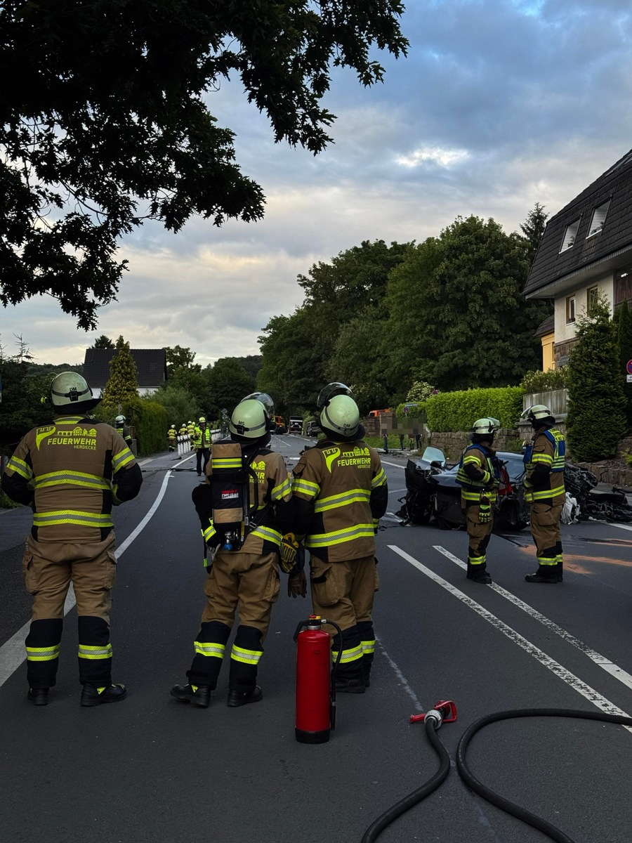 Herdecke, Nordrhein-Westfalen: Schwerer Unfall mit drei Auto