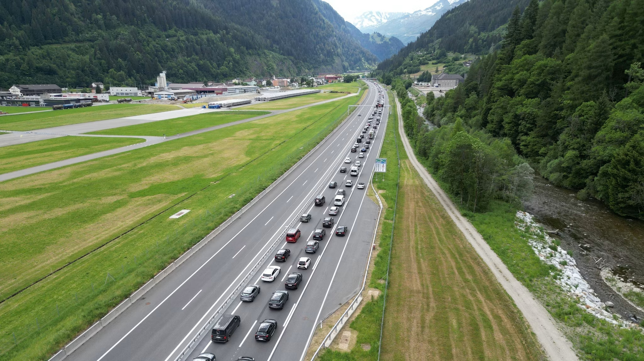 Schweiz-68-040-Staustunden-Nationalstrassen-stossen-an-Kapazit-tsgrenzen