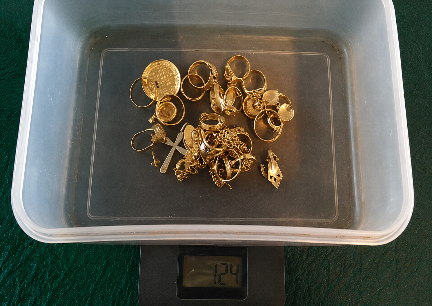 Bern-BE-230-Kilo-Gold-geschmuggelt-Zoll-deckt-Betrug-von-800-000-Franken-auf