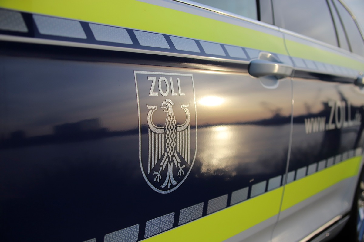 Kassel, Hessen: Keine Zollabfertigung und Paketabholung am 1
