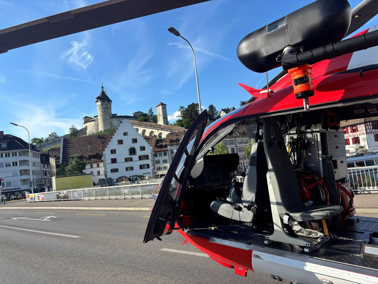Schaffhausen SH: Jugendliche (15) nach Auffahrunfall mit Rega ins Spital geflogen