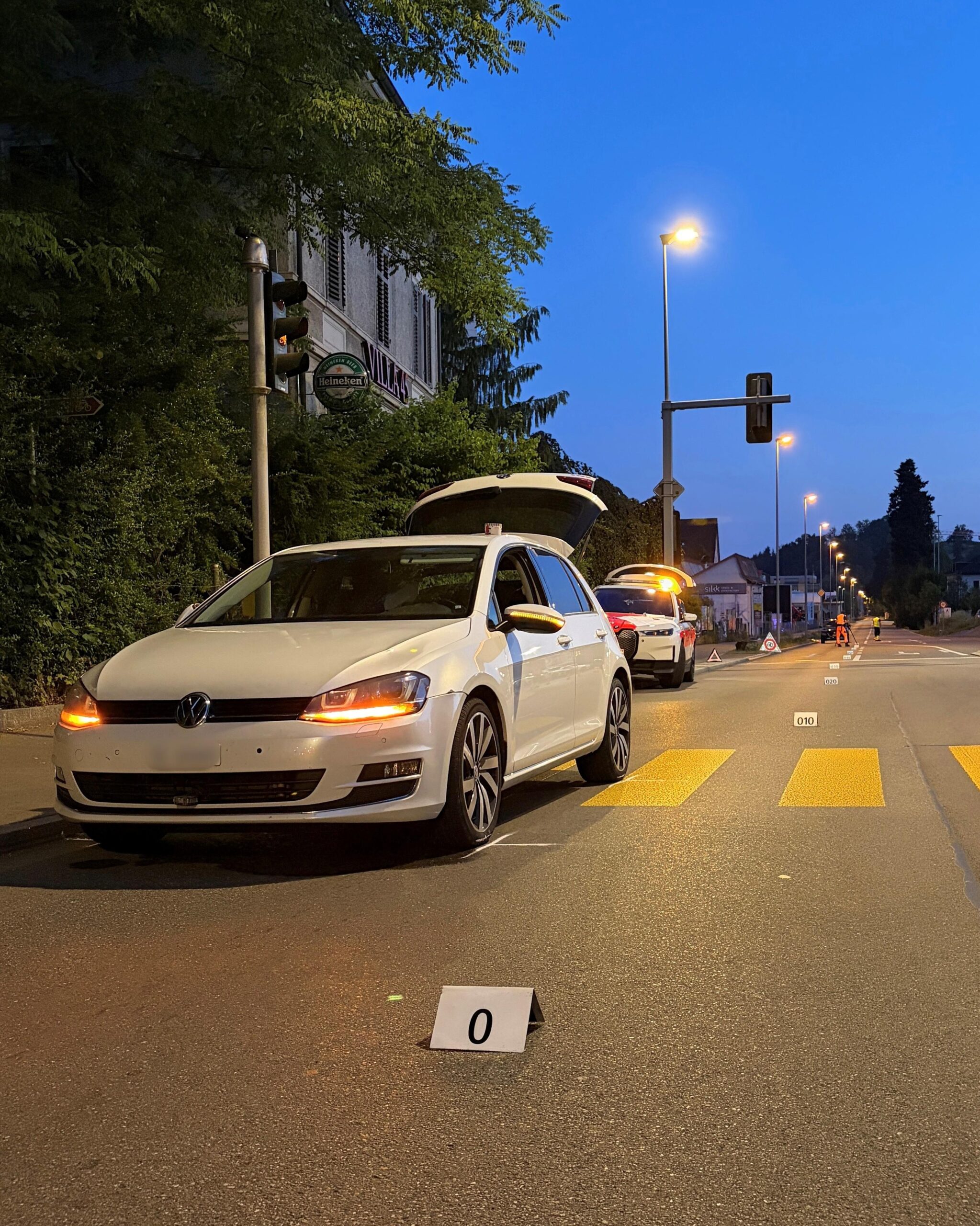 Wetzikon-ZH-Auto-erfasst-Fussg-nger-auf-Z-rcherstrasse-Mann-35-im-Spital