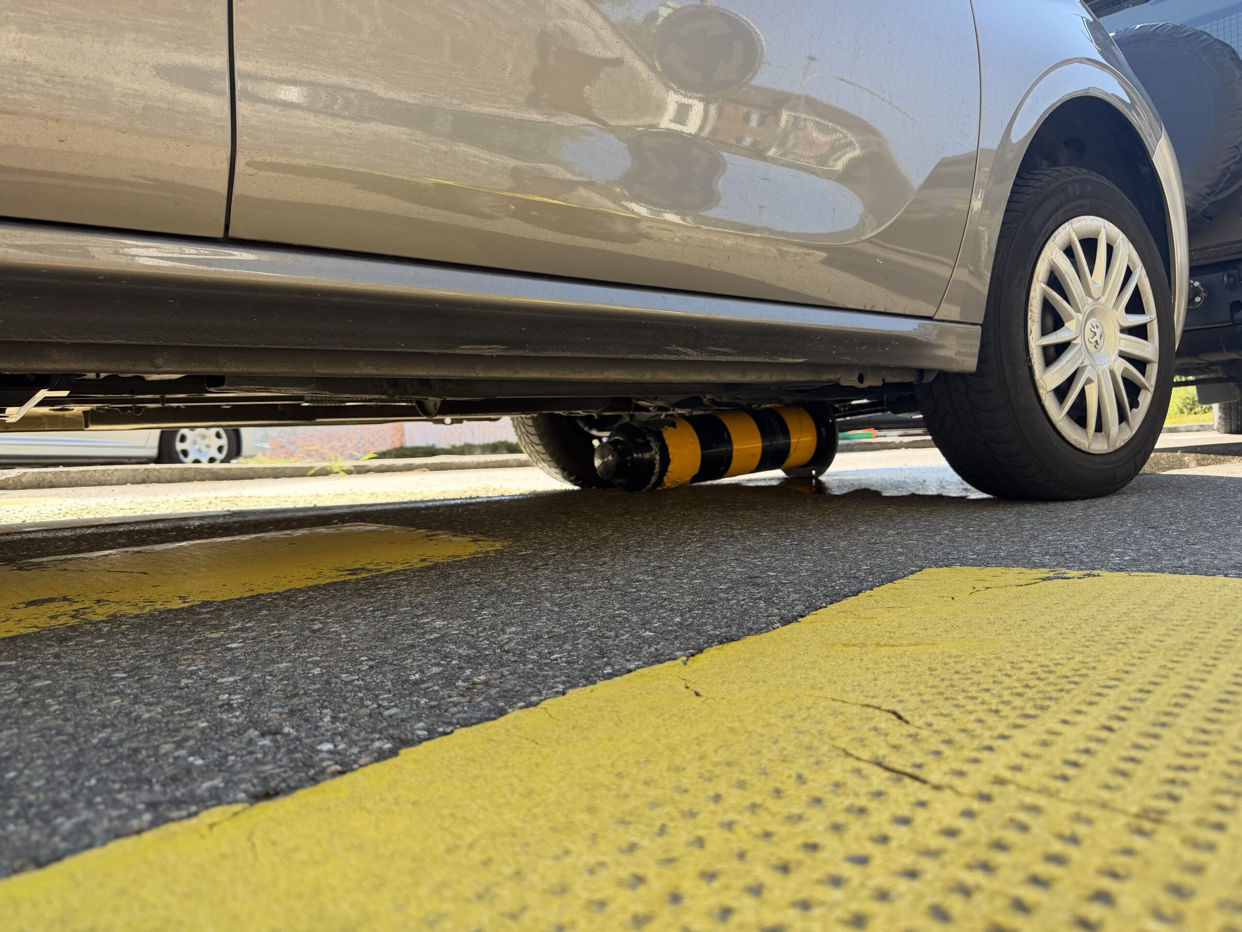 Herisau-AR-87-J-hrige-f-hrt-mit-verkeiltem-Verkehrsteiler-unbeirrt-weiter