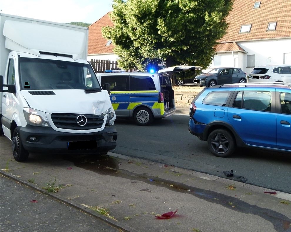 L-bbecke-Nordrhein-Westfalen-Auffahrunfall-auf-Bundesstra-e-fordert-Verletzten