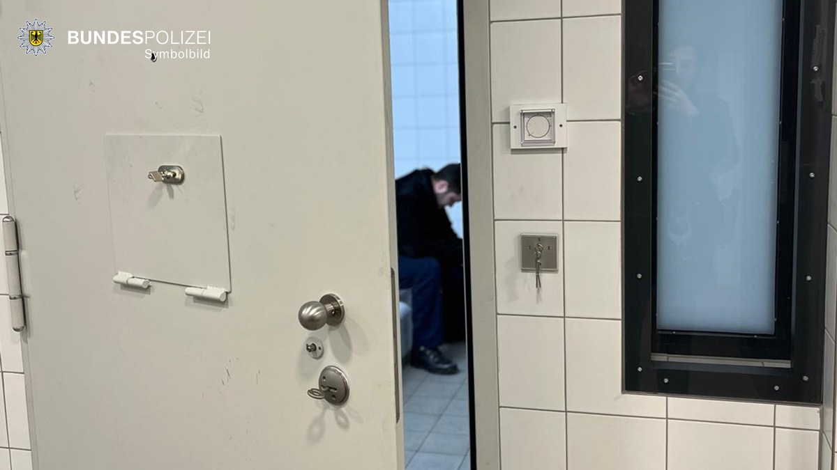 M-nchen-Bayern-Aggressiver-Rum-ne-50-nach-Angriff-auf-Polizei-festgenommen