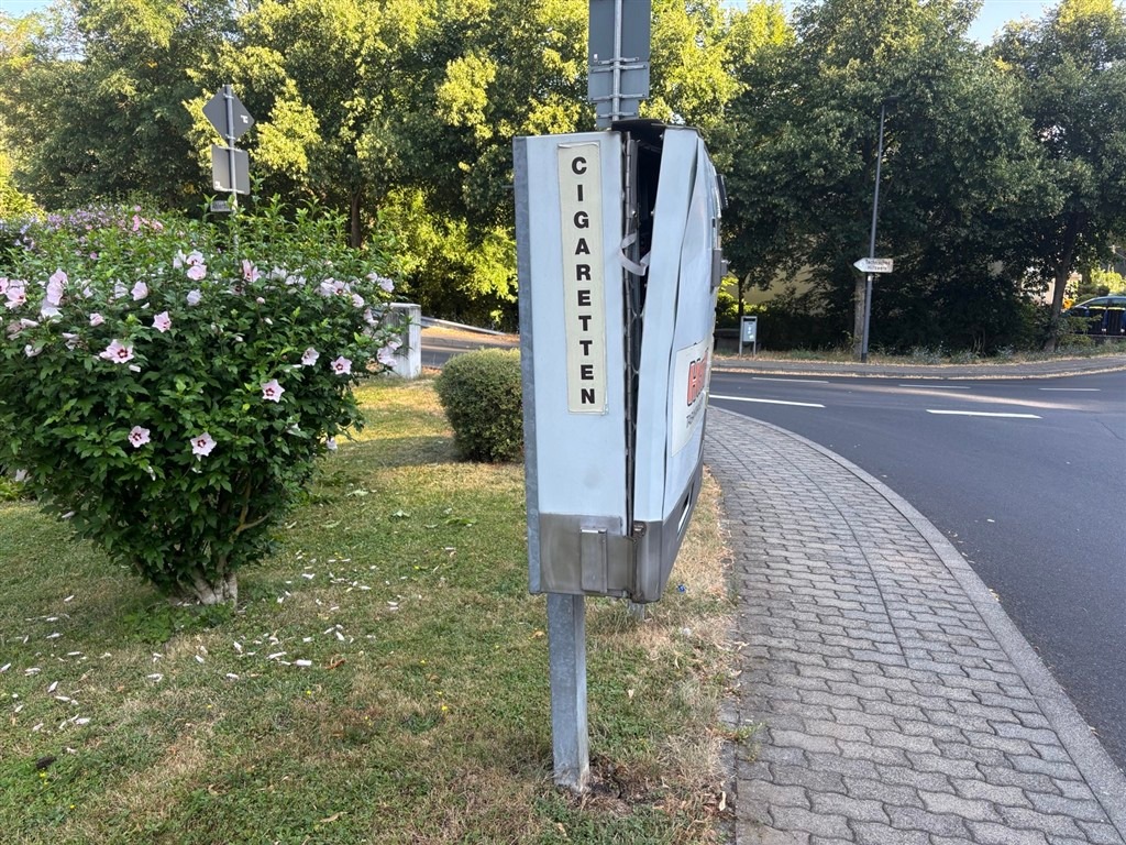Lahnstein-Rheinland-Pfalz-T-ter-sprengen-Zigarettenautomat-Beute-bleibt-aus