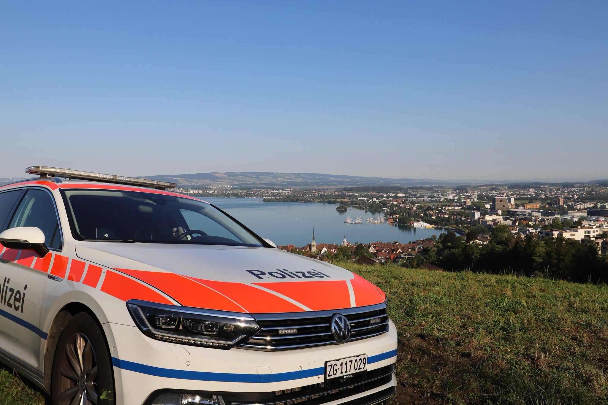 Zug-ZG-Mehrere-Polizeischalter-bleiben-w-hrend-der-Sommerferien-geschlossen