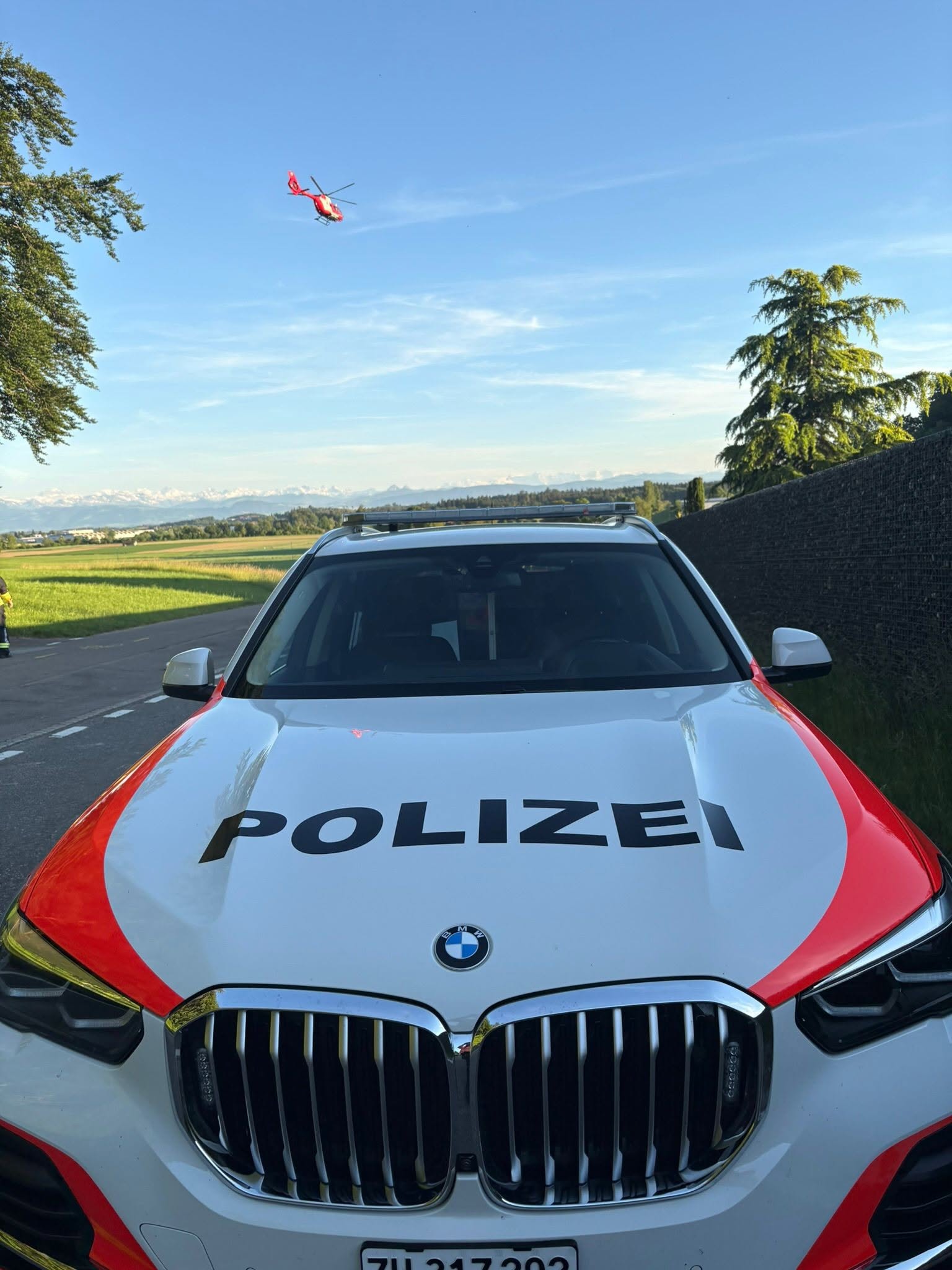 Russikon-ZH-Polizei-reanimiert-Mann-erfolgreich-Rega-fliegt-ihn-ins-Spital