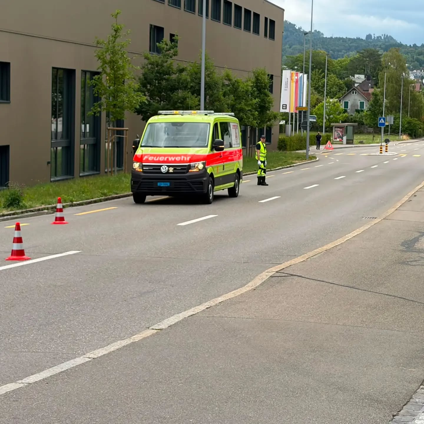 R-ti-ZH-Wasserrohrbruch-untersp-lt-Spitalstrasse-Strasse-komplett-gesperrt