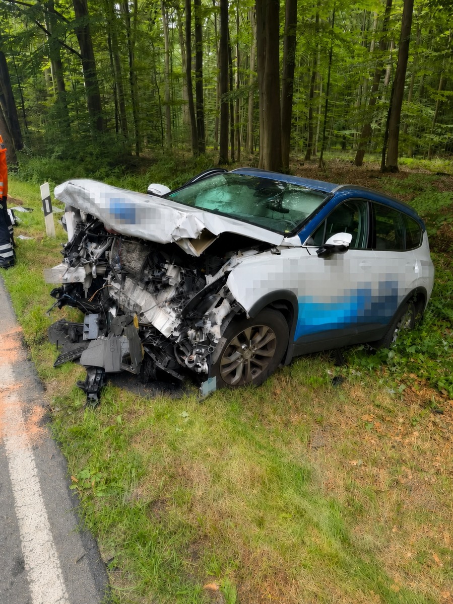 Geestland-Niedersachsen-Kleinbus-und-Pkw-kollidieren-Rettungshubschrauber-im-Einsatz