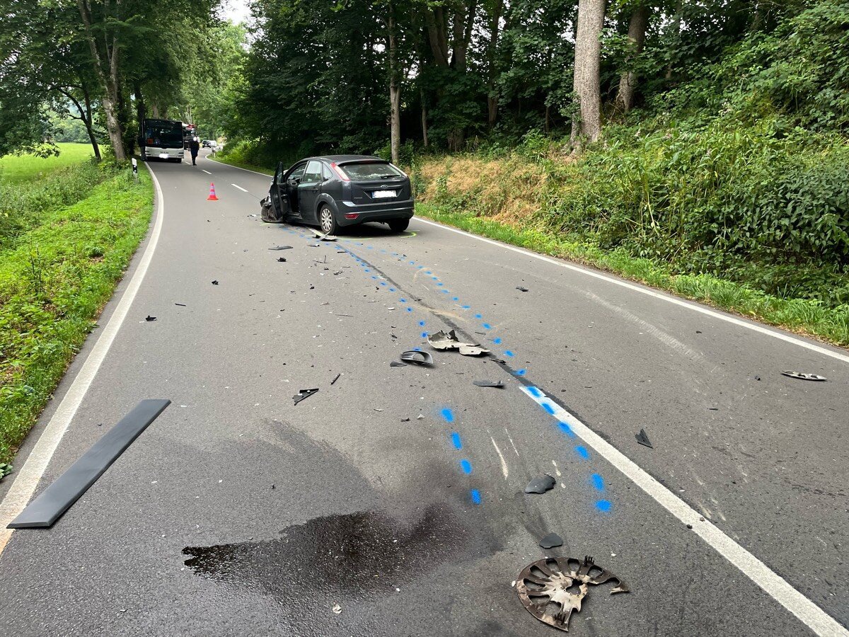 Marienheide-Nordrhein-Westfalen-Zwei-Verletzte-nach-Frontalzusammensto-