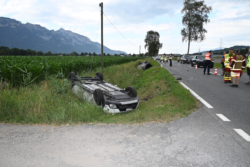 Haag-SG-Zwei-Autos-berschlagen-sich-nach-Frontalkollision-Mann-verletzt