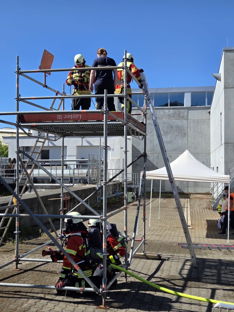 Weil-am-Rhein-Baden-W-rttemberg-Feuerwehr-besteht-Leistungsabzeichen-mit-Erfolg