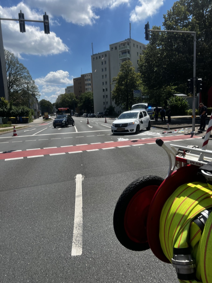 Velbert-Nordrhein-Westfalen-Zwei-Verletzte-nach-Unfall-am-Willi-Brandt-Platz