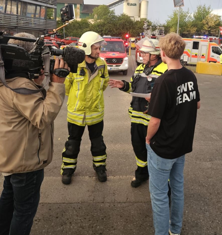 Bad-Saulgau-BW-160-Einsatzkr-fte-k-mpfen-gegen-riesigen-M-llbrand
