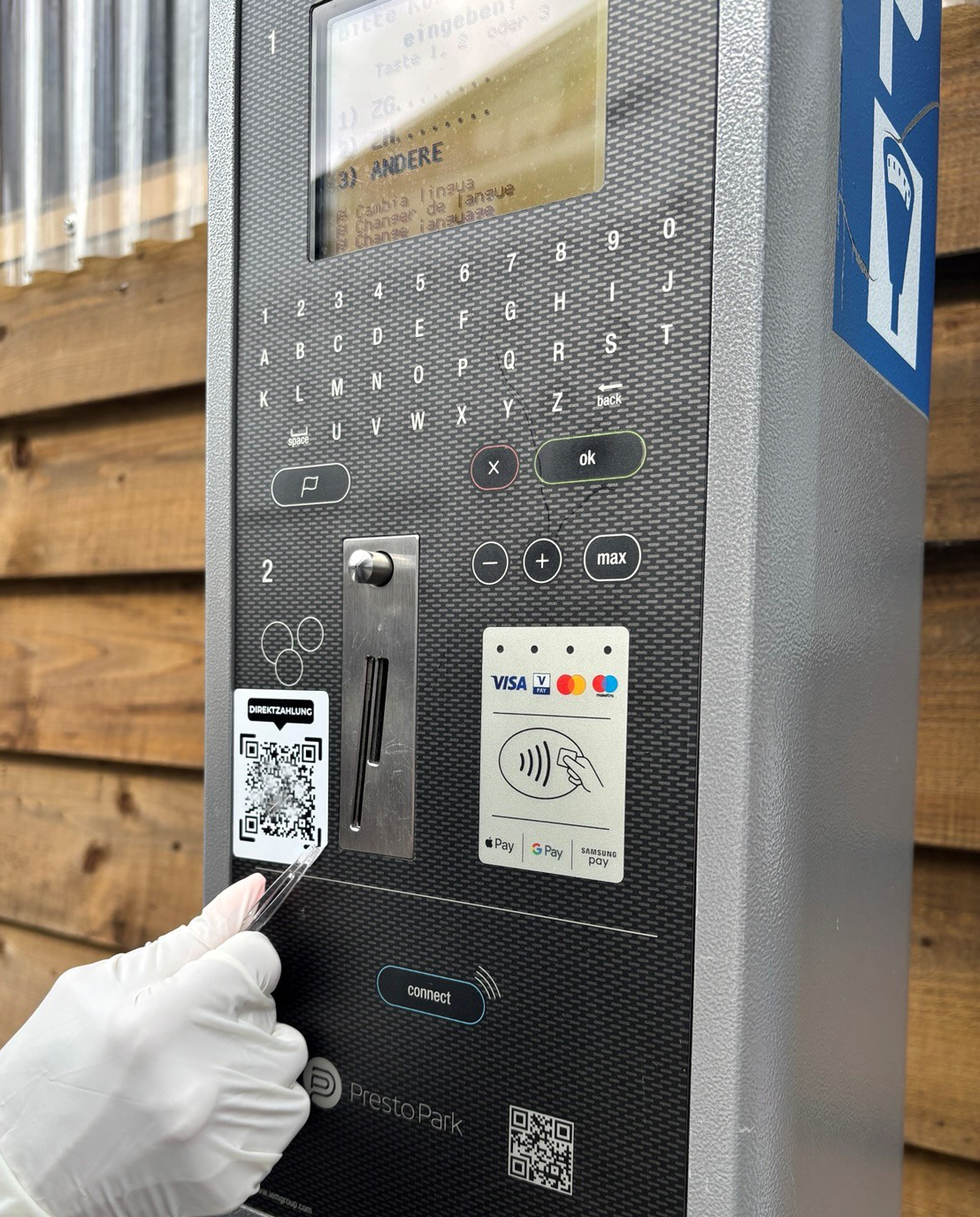 Zug-ZG-Gef-lschte-QR-Codes-an-Parkuhren-entdeckt-Polizei-warnt-vor-Datendiebstahl