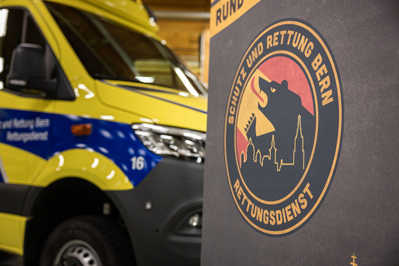 Wohlen-bei-Bern-BE-Frontalcrash-mit-Lieferwagen-drei-Personen-verletzt