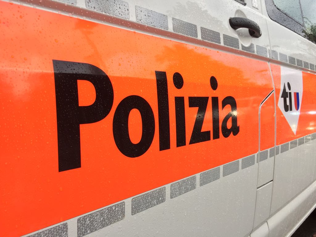 Ranzo-S-Abbondio-TI-Lagerhalle-bei-Bahnhof-vollst-ndig-ausgebrannt-hoher-Sachschaden