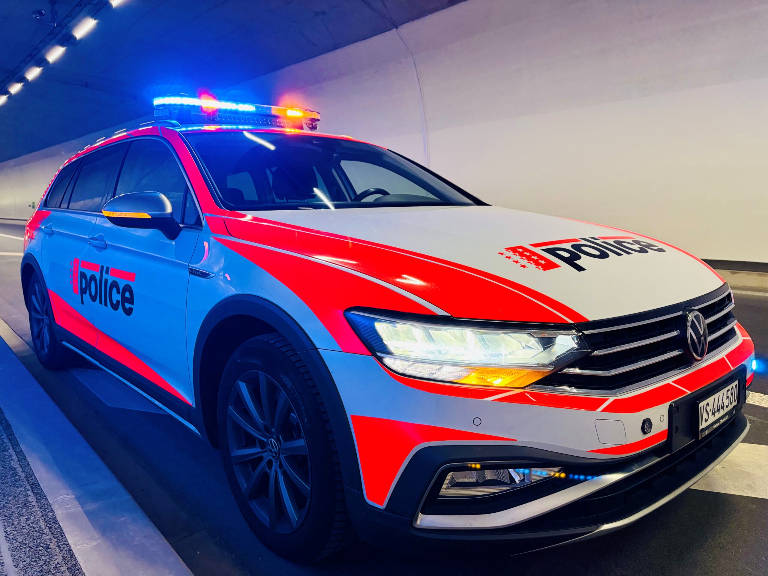 Sitten-VS-Einbruch-in-Waffengesch-ft-Grossfahndung-mit-Armeehelikopter