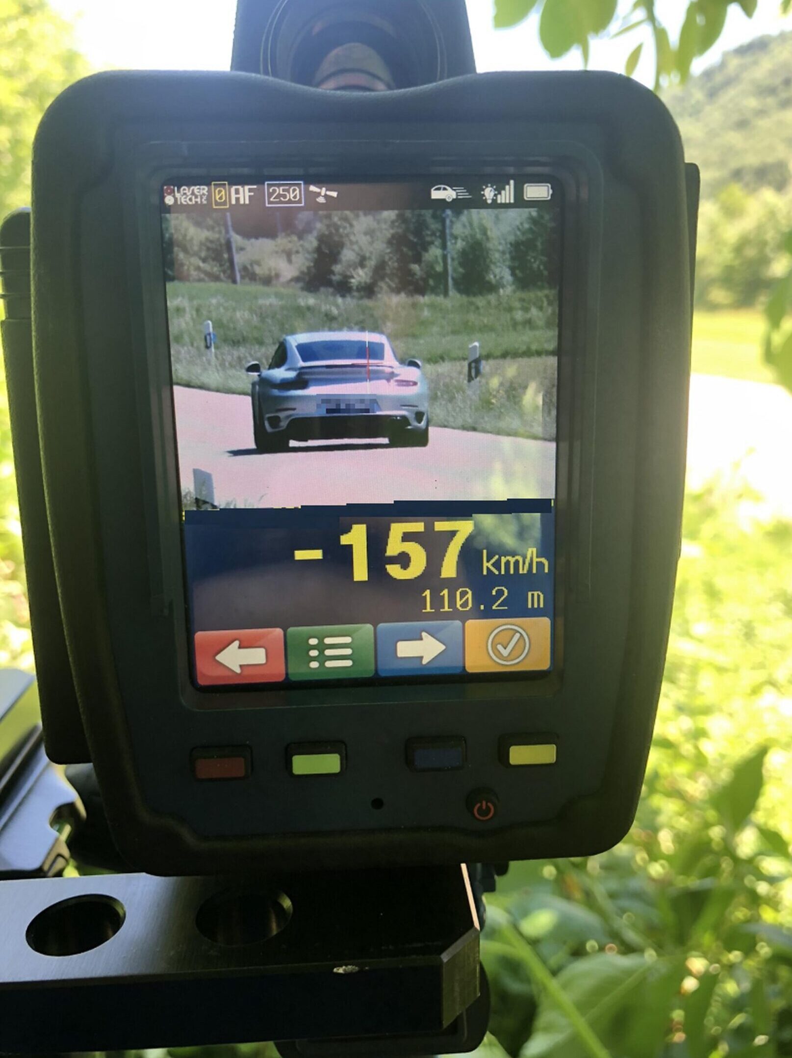 Liestal-BL-Raser-mit-153-km-h-auf-der-A22-gestoppt-Auto-beschlagnahmt