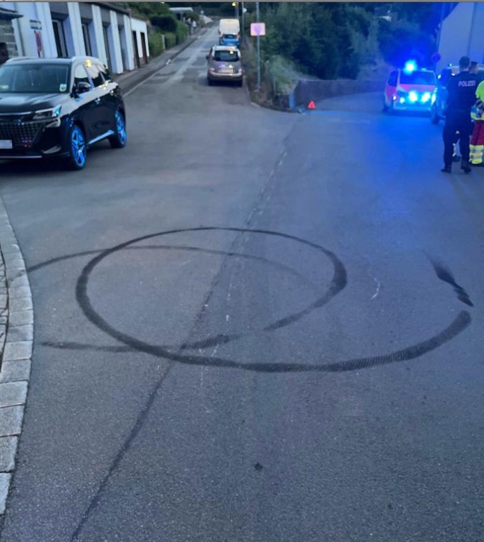 Altena-Nordrhein-Westfalen-Polizei-sucht-Zeugen-nach-Unfallflucht-mit-Roller