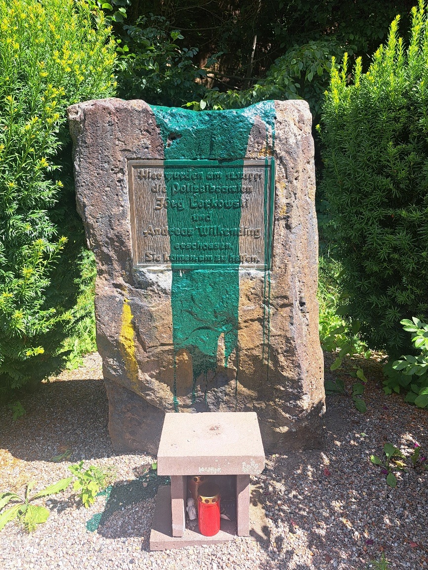 Boffzen-Niedersachsen-Gedenkstein-f-r-ermordete-Polizisten-erneut-gesch-ndet