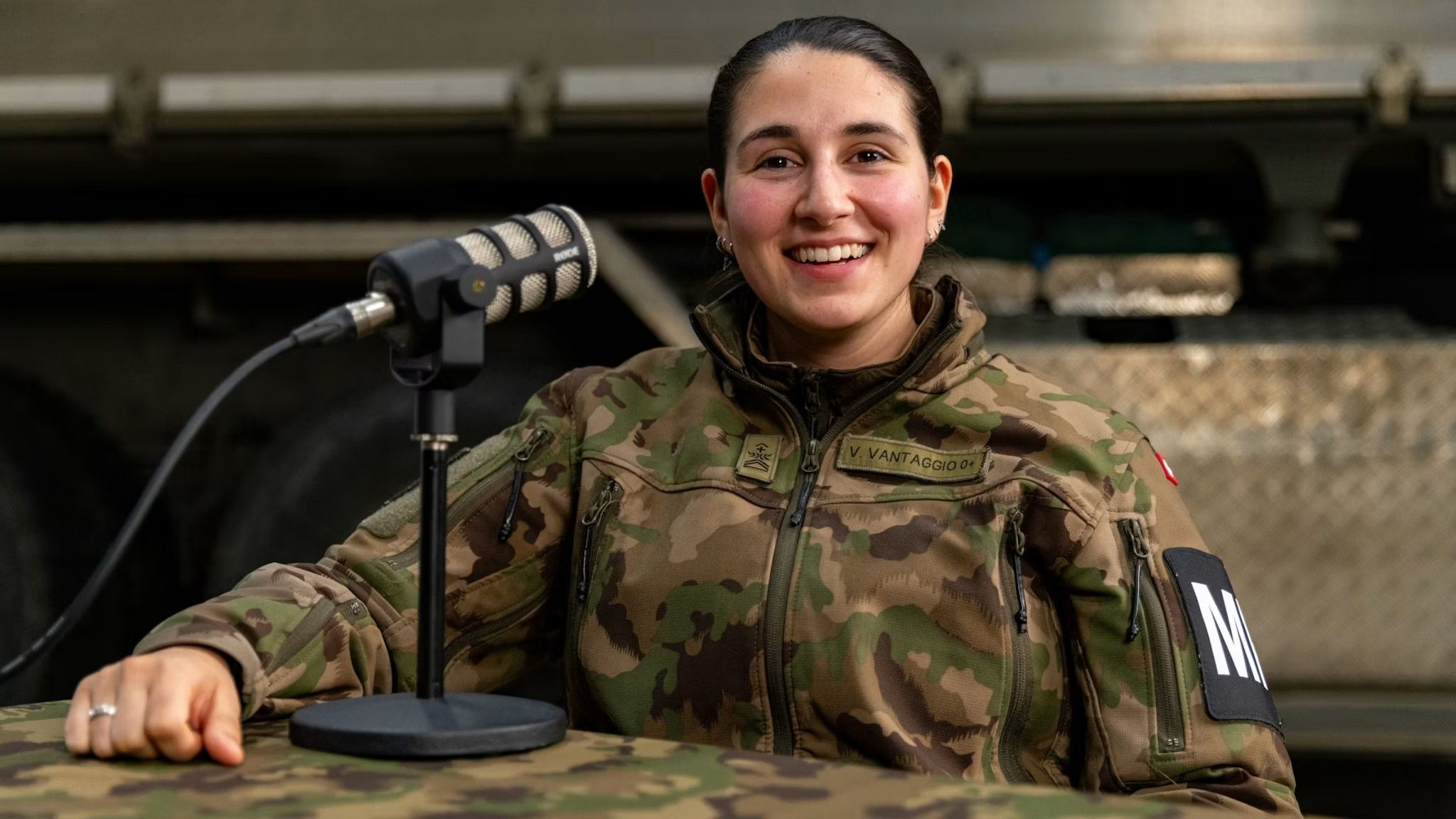 Schweizer-Armee-Milit-rpolizistin-lebt-ihren-Traum-vom-Krimi-Fan-zur-Hauptfeldweibelin