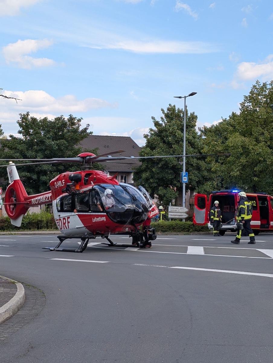 Breckerfeld-NRW-Feuerwehr-sichert-Hubschrauberlandung-nach-Unfall