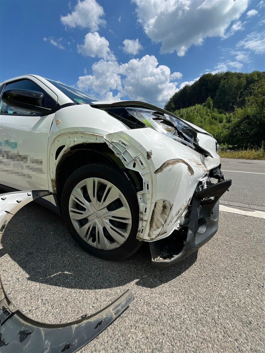 Lindlar-Nordrhein-Westfalen-Vorfahrtsunfall-auf-der-L299-endet-mit-einer-Verletzten