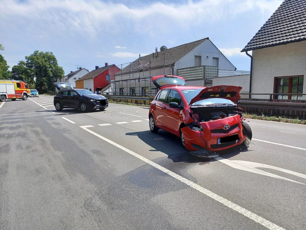 Herdecke-Nordrhein-Westfalen-Zwei-Verletzte-bei-Verkehrsunfall-im-Ender-Tal