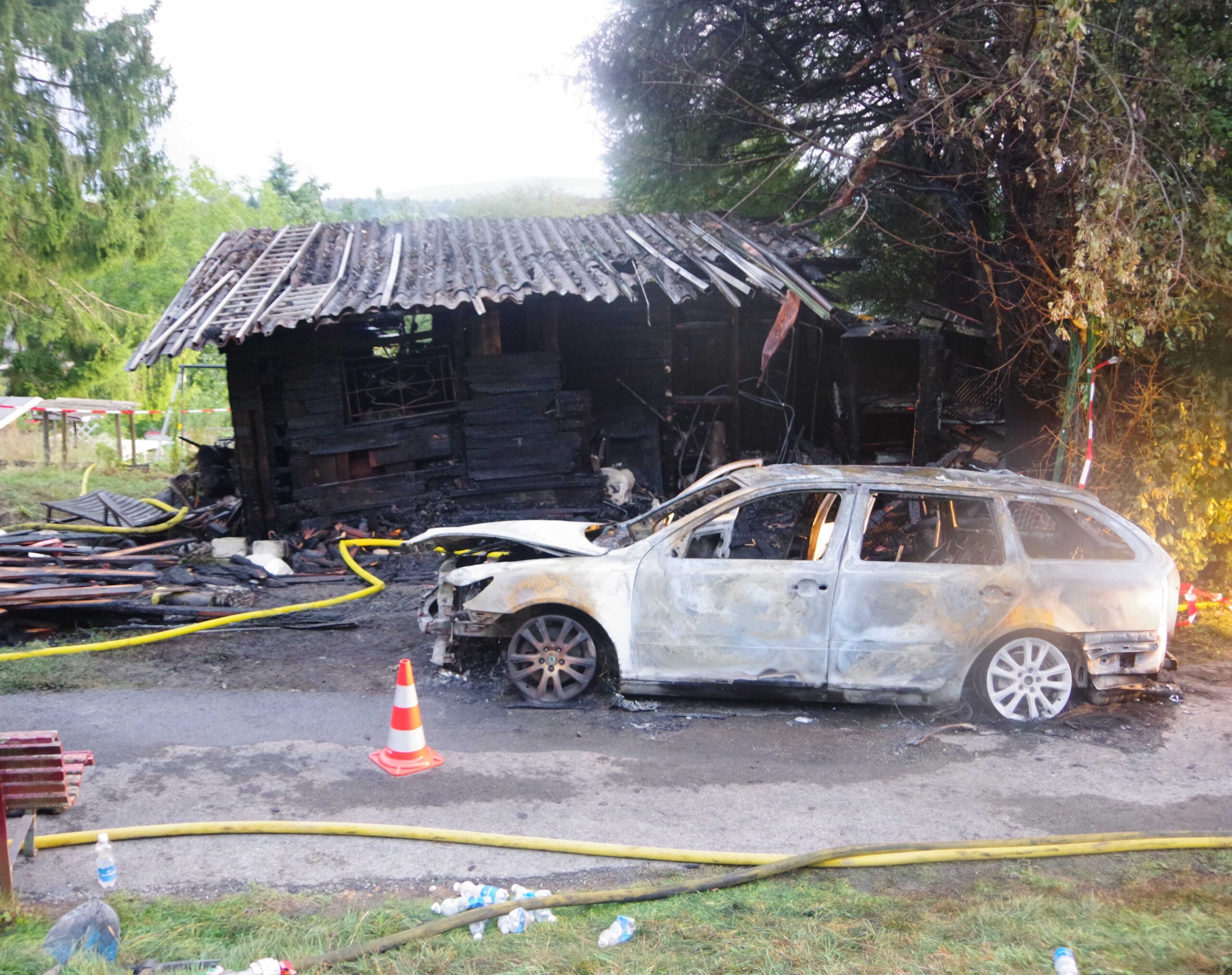 Ebikon LU: Unbekannte stehlen PW und setzen ihn in Brand